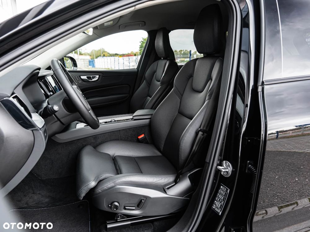 Volvo XC 60 B5 B AWD Plus Dark - 23