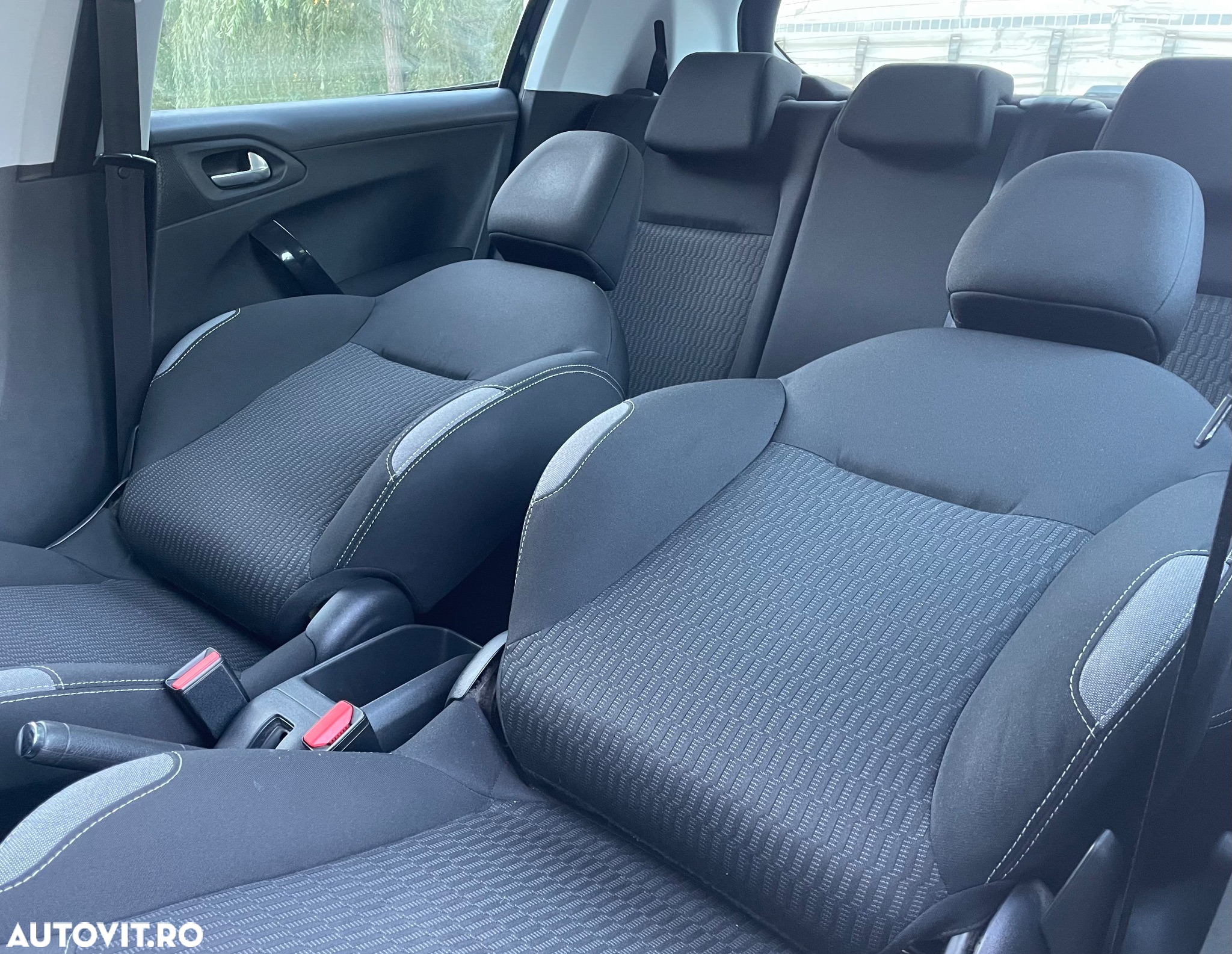 Peugeot 208 1.2 L PureTech STT Allure - 27