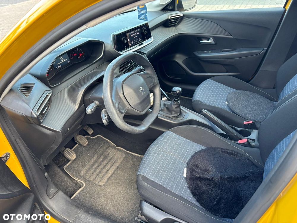 Peugeot 208 - 8