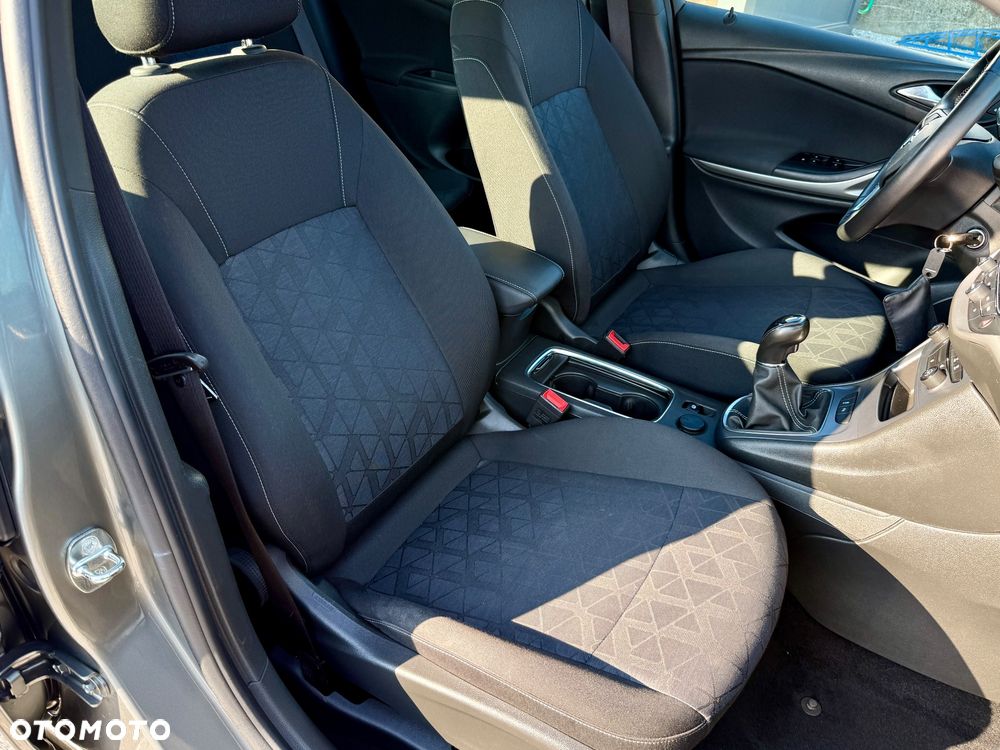 Opel Astra 1.4 Turbo 120 Jahre - 19
