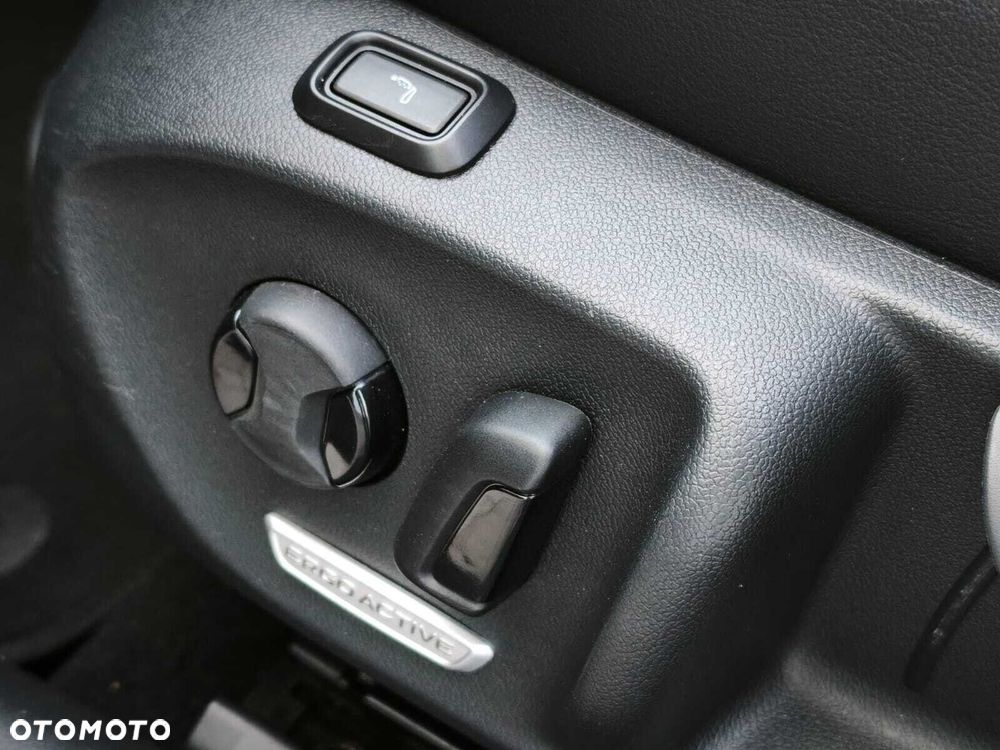 Volkswagen Passat Variant 2.0 TDI SCR Business DSG - 38