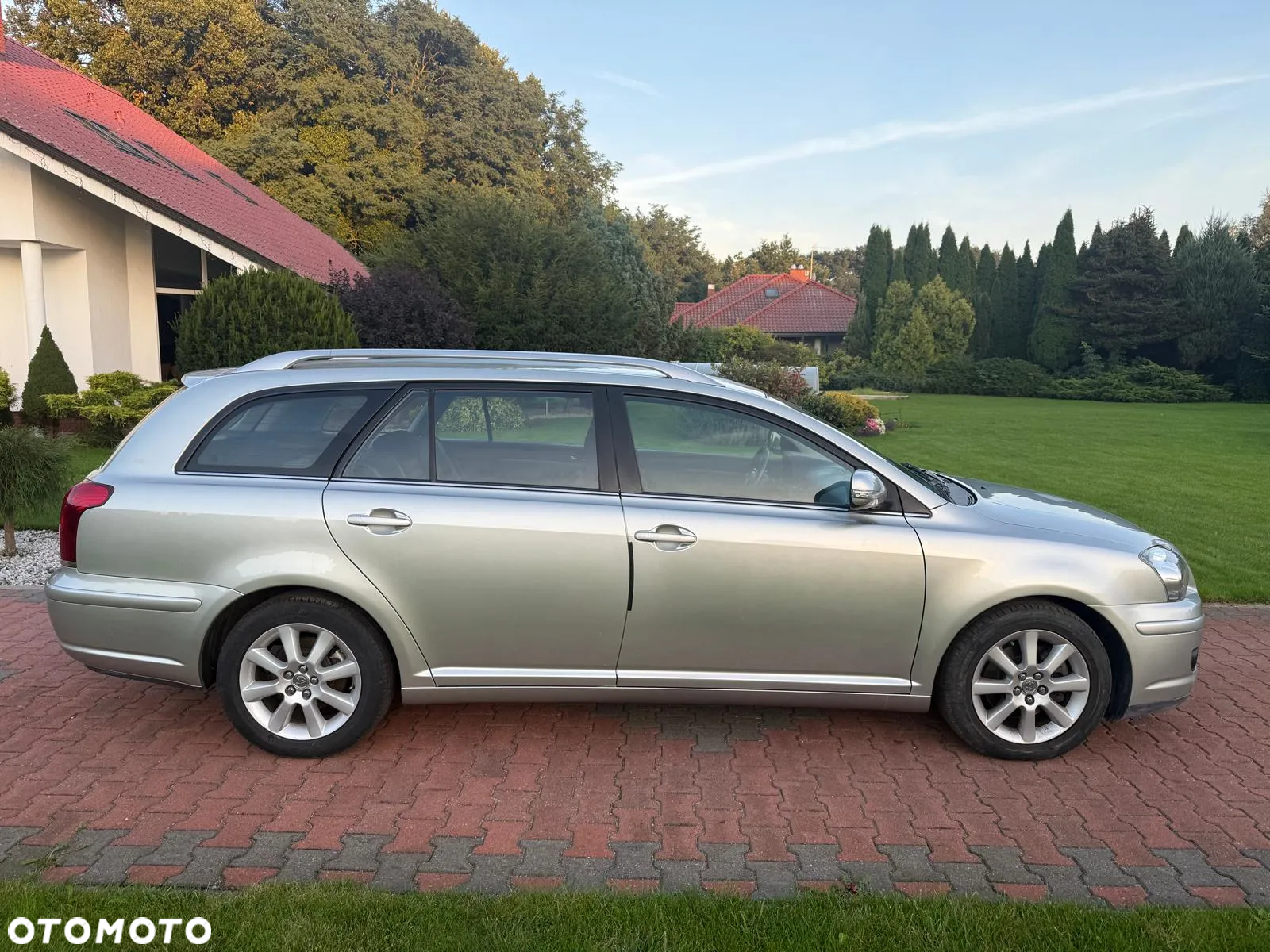 Toyota Avensis 2.0 D-4D Combi Sol - 4