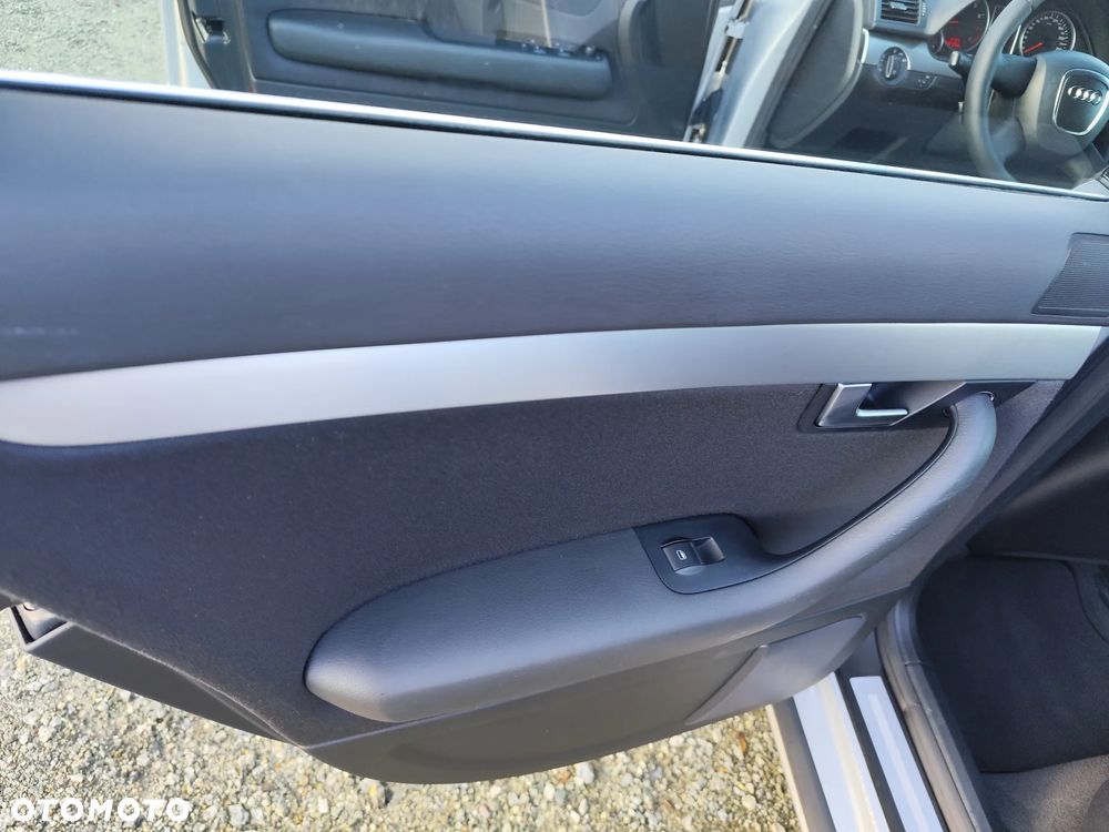 Audi A4 Limousine 2.0 T FSI multitronic - 24