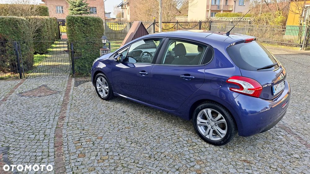 Peugeot 208 1.2 PureTech Allure - 11