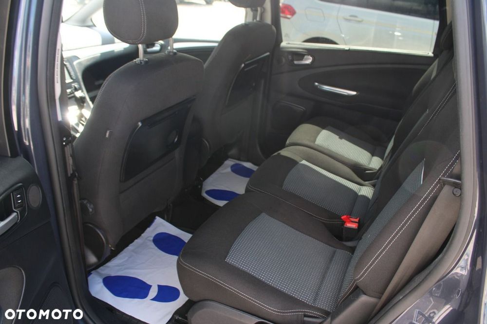Ford S-Max - 13