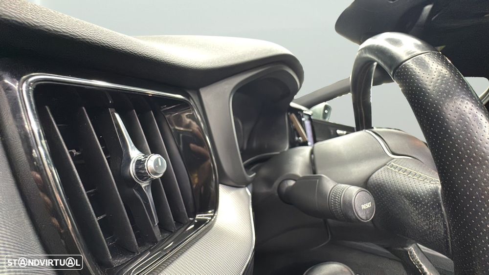 Volvo XC 60 2.0 T8 PHEV R-Design AWD - 30