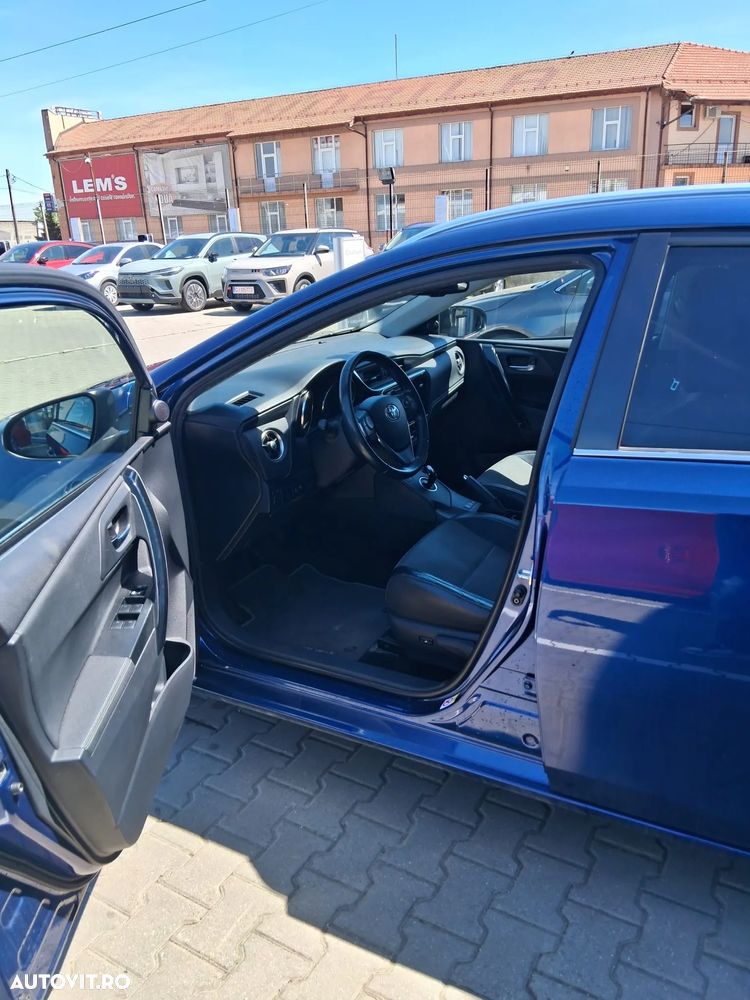 Toyota Auris 1.8 L VVT-i Sol + - 8
