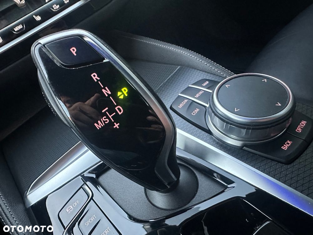 BMW Seria 5 M550i xDrive - 27