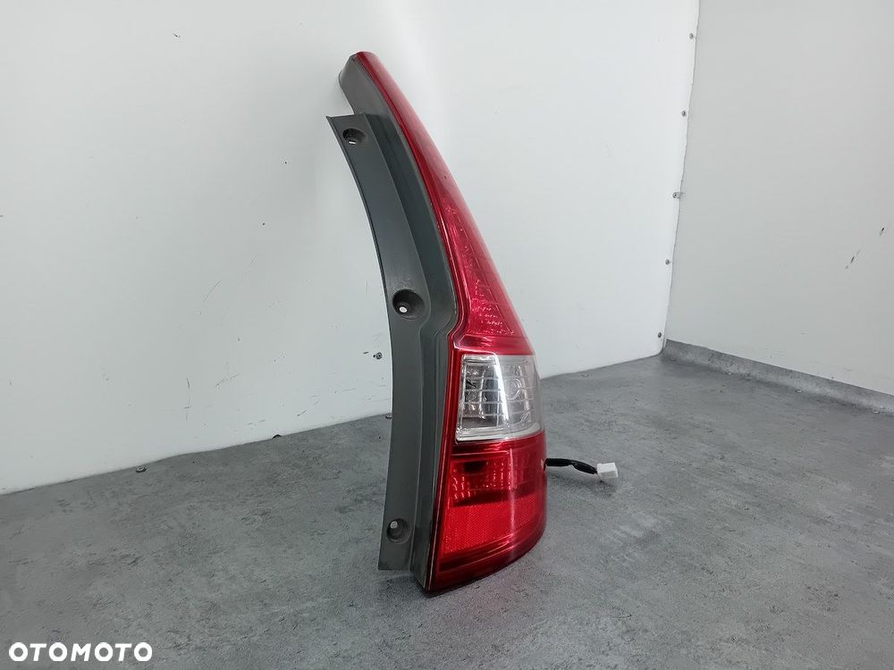 LAMPA TYLNA PRAWA HYUNDAI I30 I 92402-2R1 KOMBI - 5