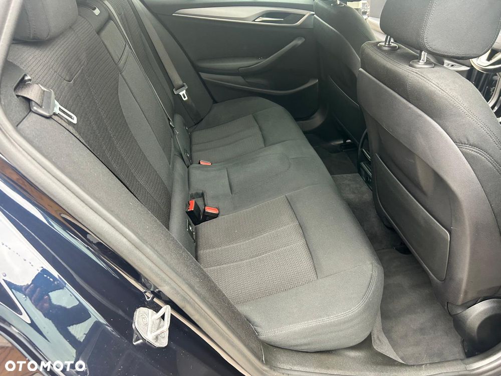 BMW Seria 5 520d - 25