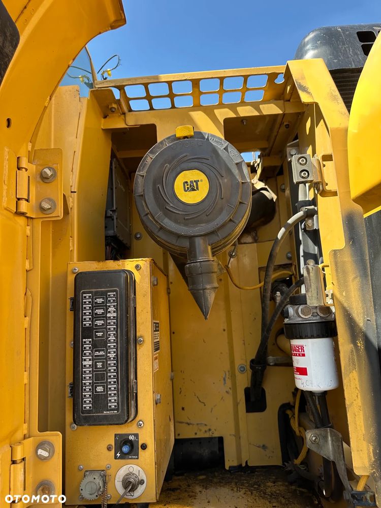Caterpillar Używana koparka gąsienicowa CAT 318C - 10