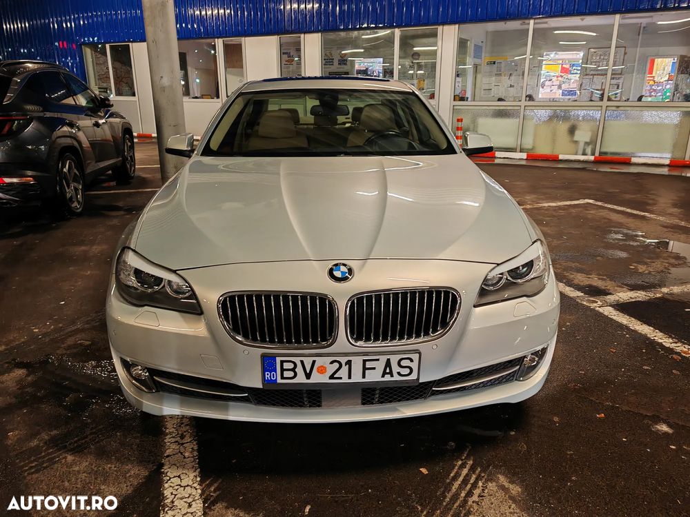 BMW Seria 5 525d xDrive AT - 17
