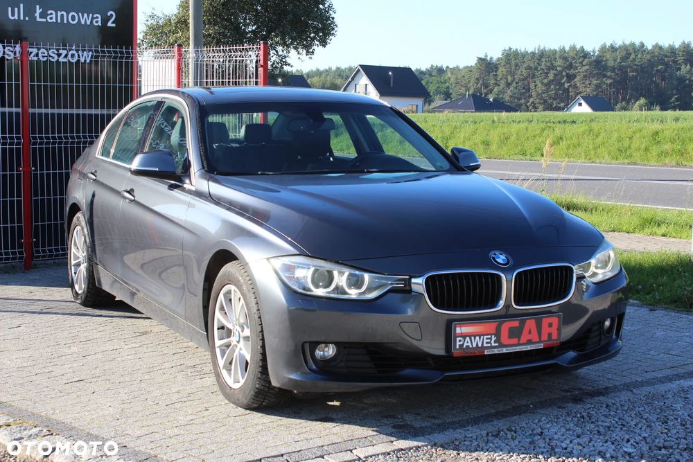 BMW 320I 2013 photo 3