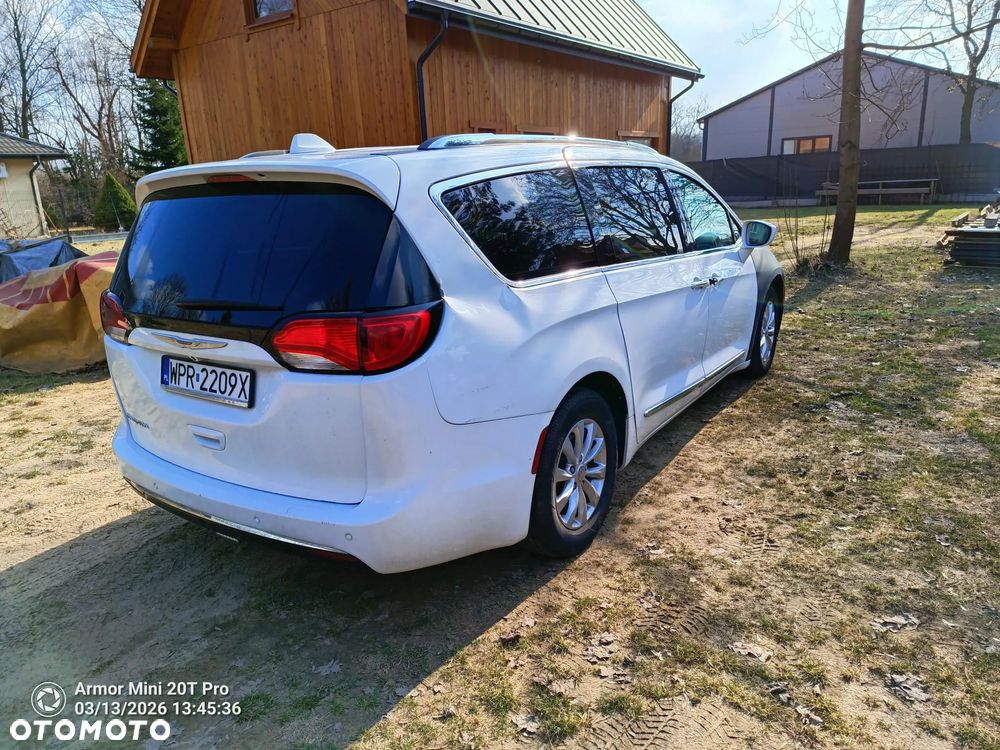 Chrysler Pacifica - 5