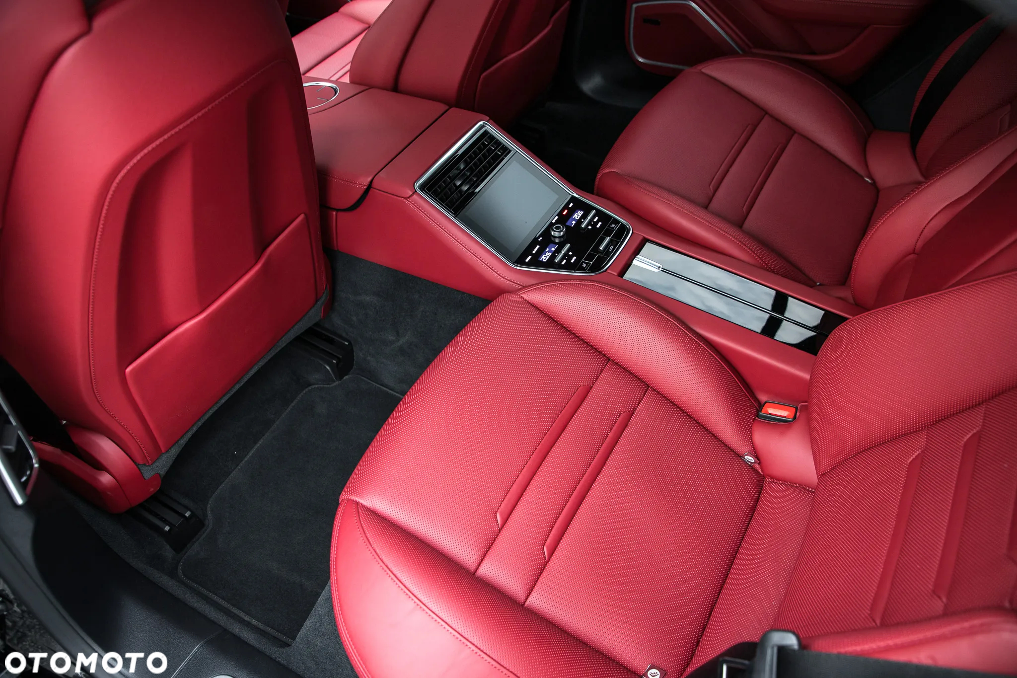 Porsche Panamera 4S Executive - 30