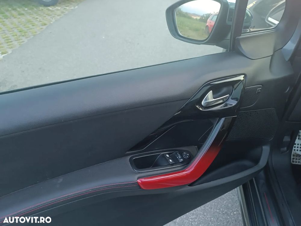 Peugeot 208 GTI 200 THP - 10