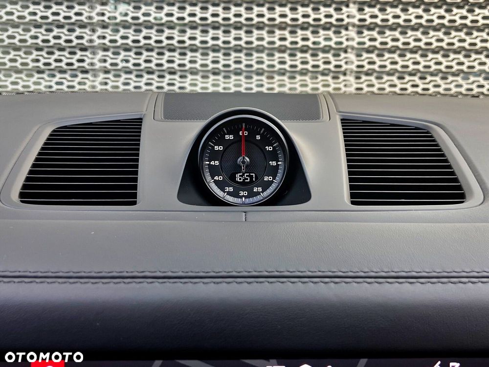 Porsche Cayenne - 33