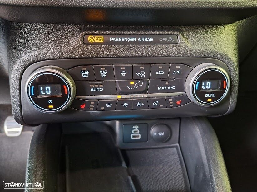 Ford Focus 1.0 EcoBoost MHEV ST-Line X - 28