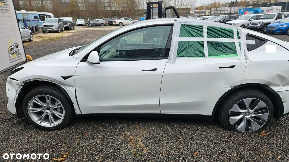 Tesla Model Y - 18