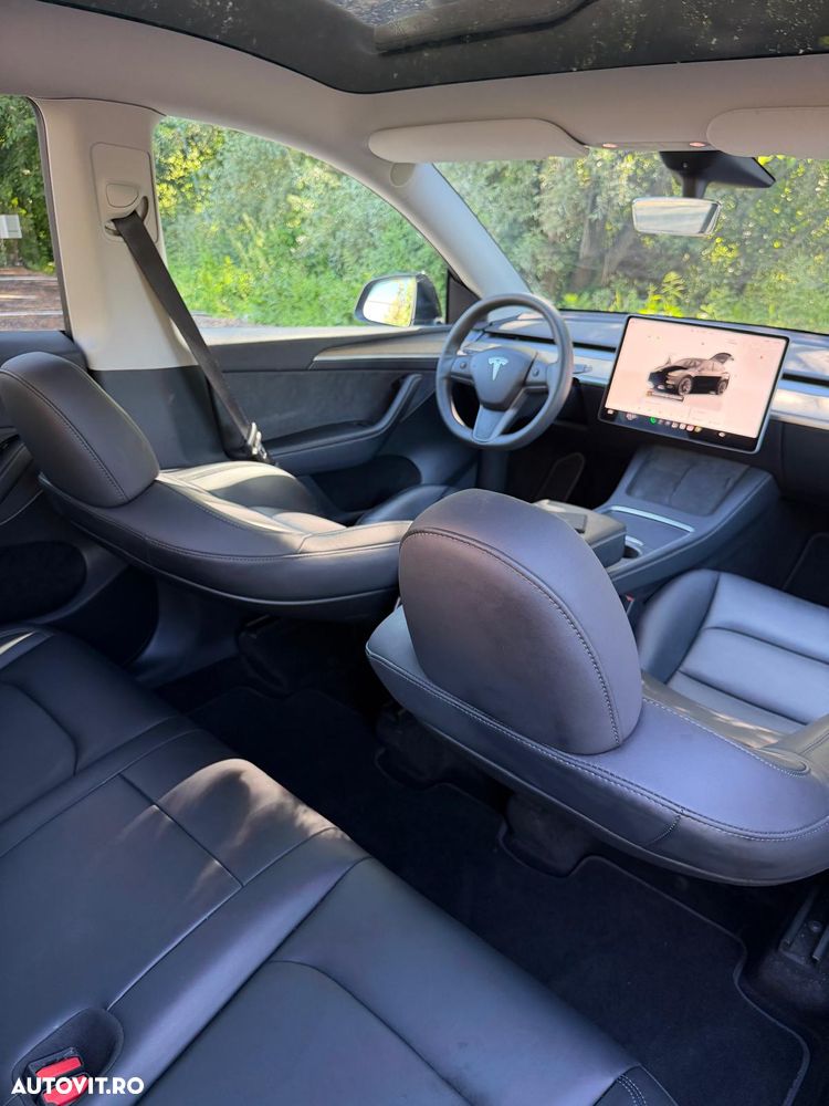 Tesla Model Y Long Range Dual Motor AWD - 16