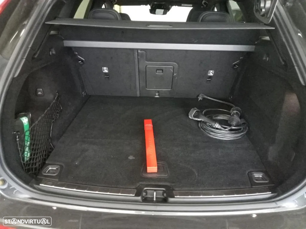 Volvo XC 60 2.0 T6 PHEV R-Design AWD - 15