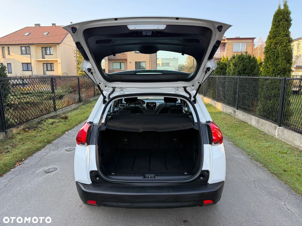 Peugeot 2008 1.2 Pure Tech Style EU6 - 29