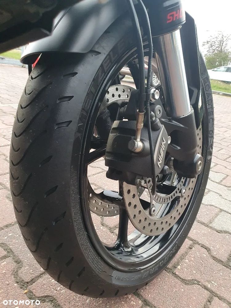 Triumph Trident - 38