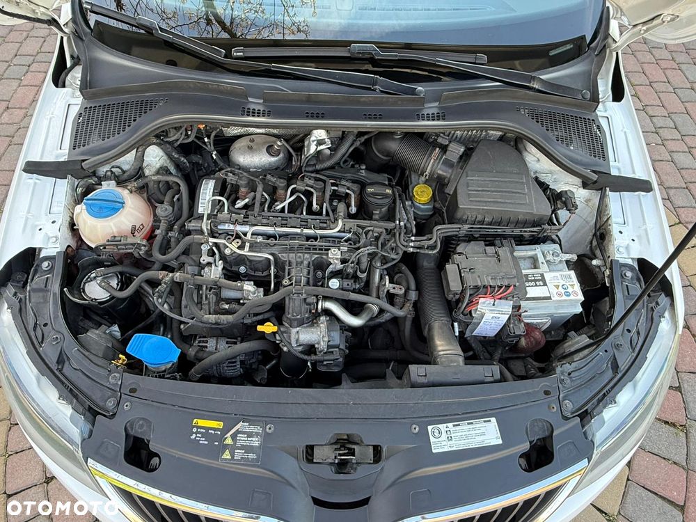 Skoda RAPID 1.6 TDI DPF Style Plus - 22