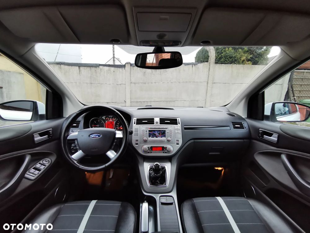 Ford Kuga 2.0 TDCi 2x4 Titanium - 27