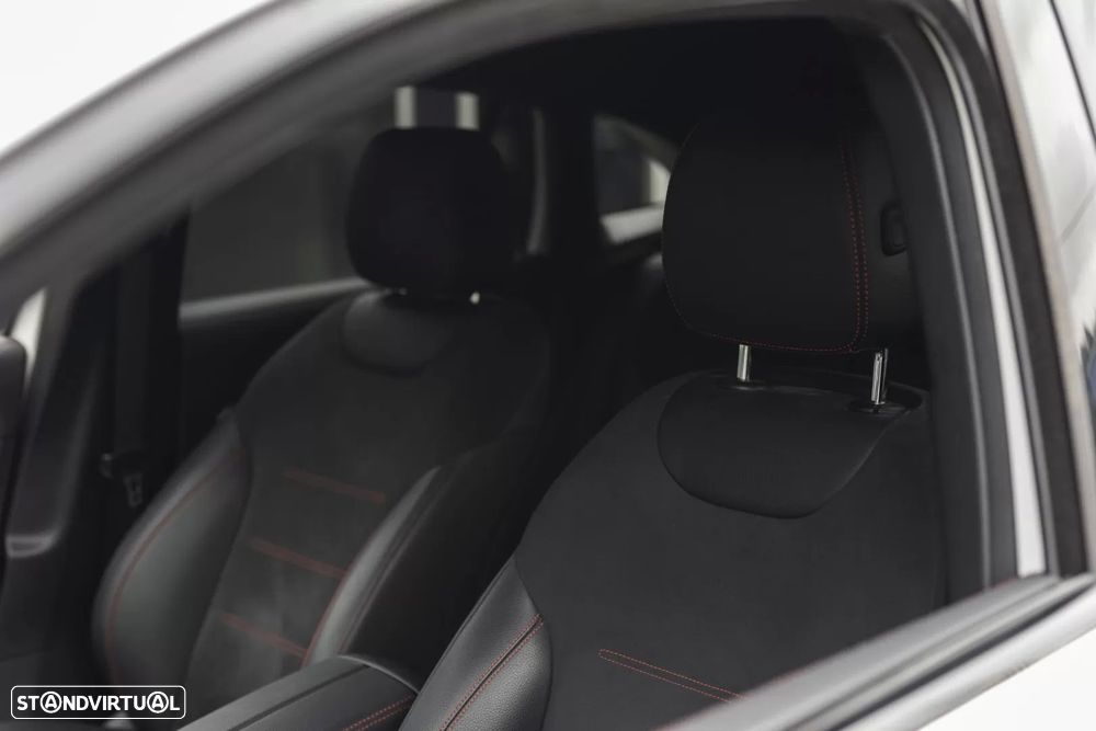Mercedes-Benz GLA 180 d AMG Line - 13