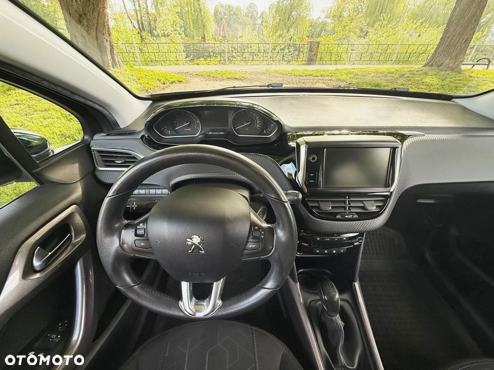 Peugeot 2008 1.2 Pure Tech Style S&S - 11