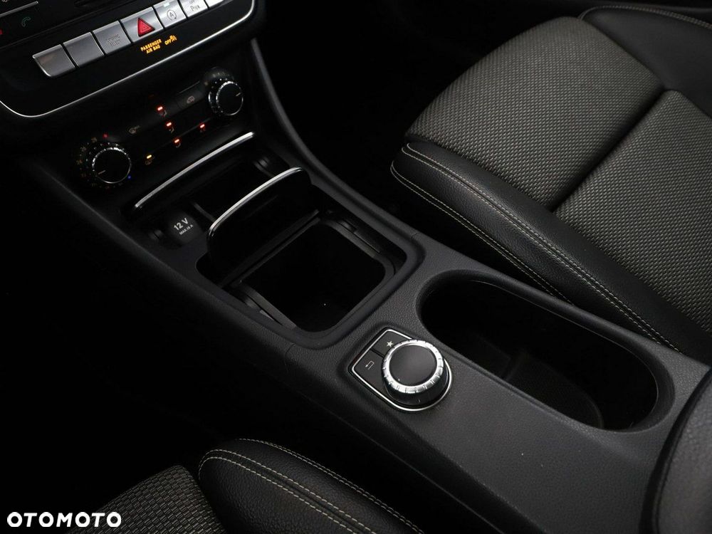 Mercedes-Benz CLA 180 d 7G-DCT - 29