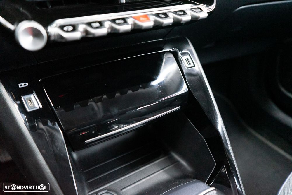 Peugeot 2008 1.2 PureTech Allure Pack EAT8 - 24