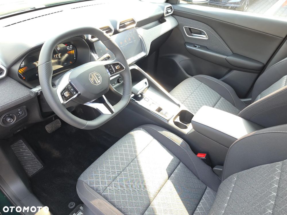 MG ZS Hybrid+ - 10