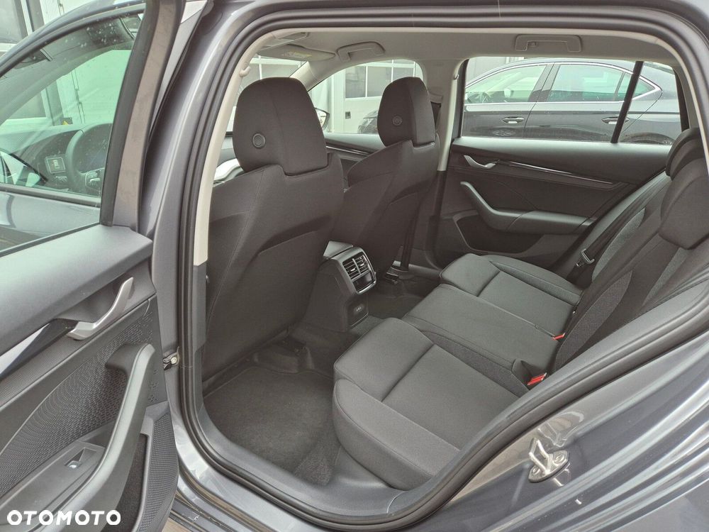 Skoda Octavia 2.0 TDI Drive Essence DSG - 10