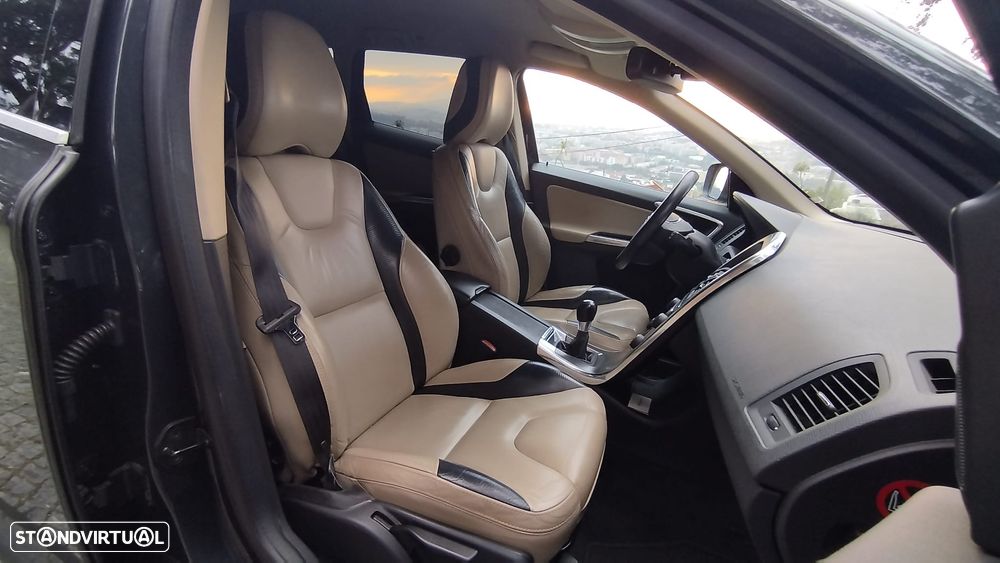 Volvo XC 60 2.0 D3 Drive R-Design 85 Anos Start/Stop - 16