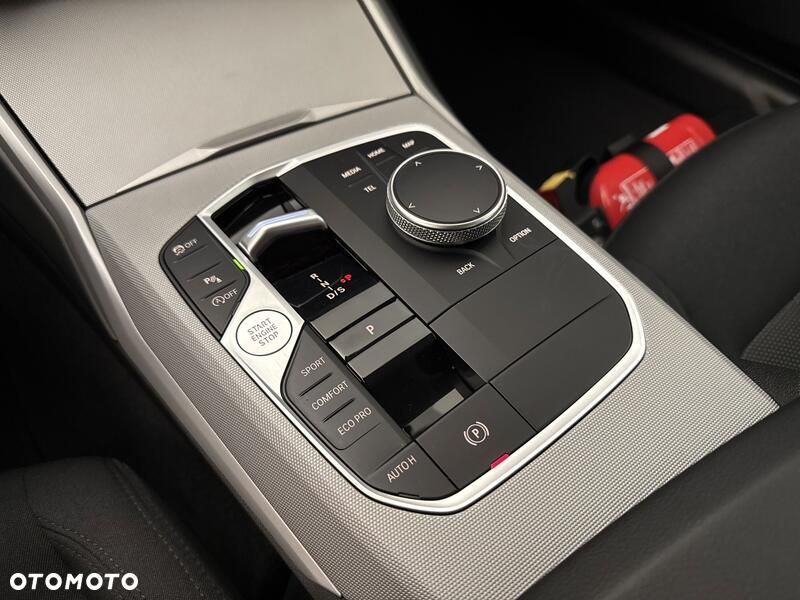 BMW Seria 3 318i - 17