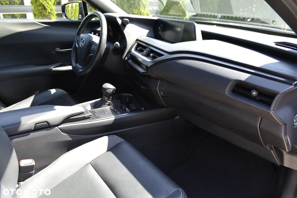 Lexus UX 250h Prestige 2WD - 37
