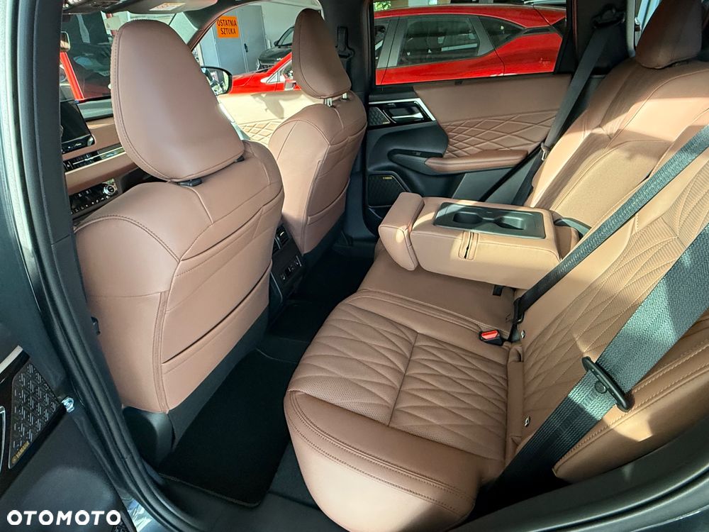 Mitsubishi Outlander PHEV Instyle Plus - 14