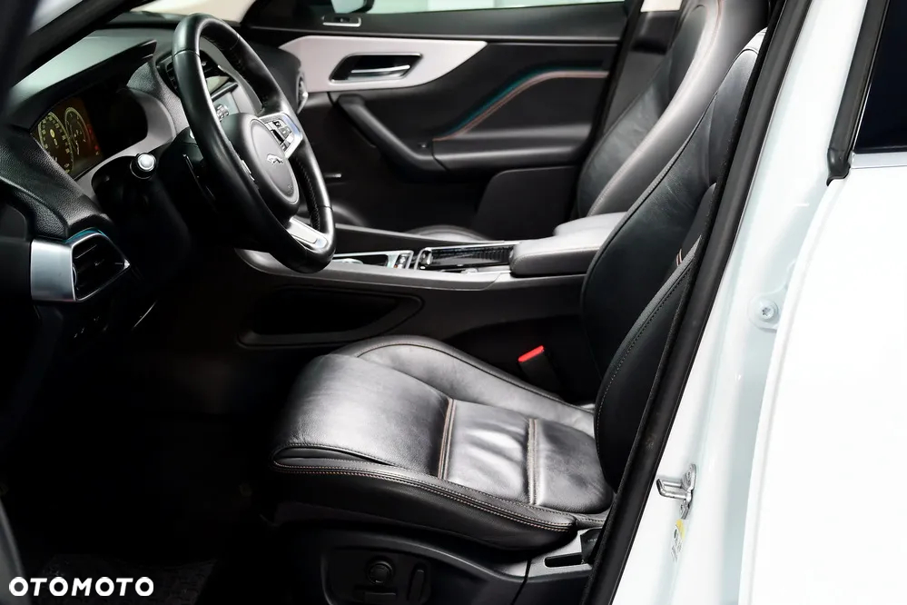 Jaguar F-Pace - 19