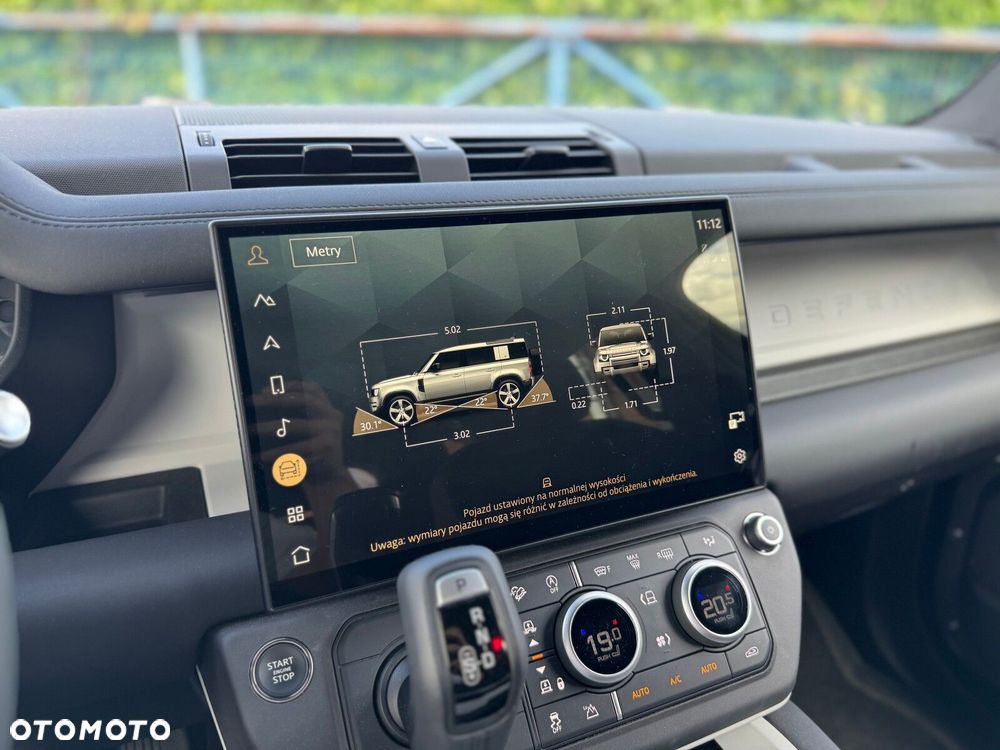 Land Rover Defender - 17