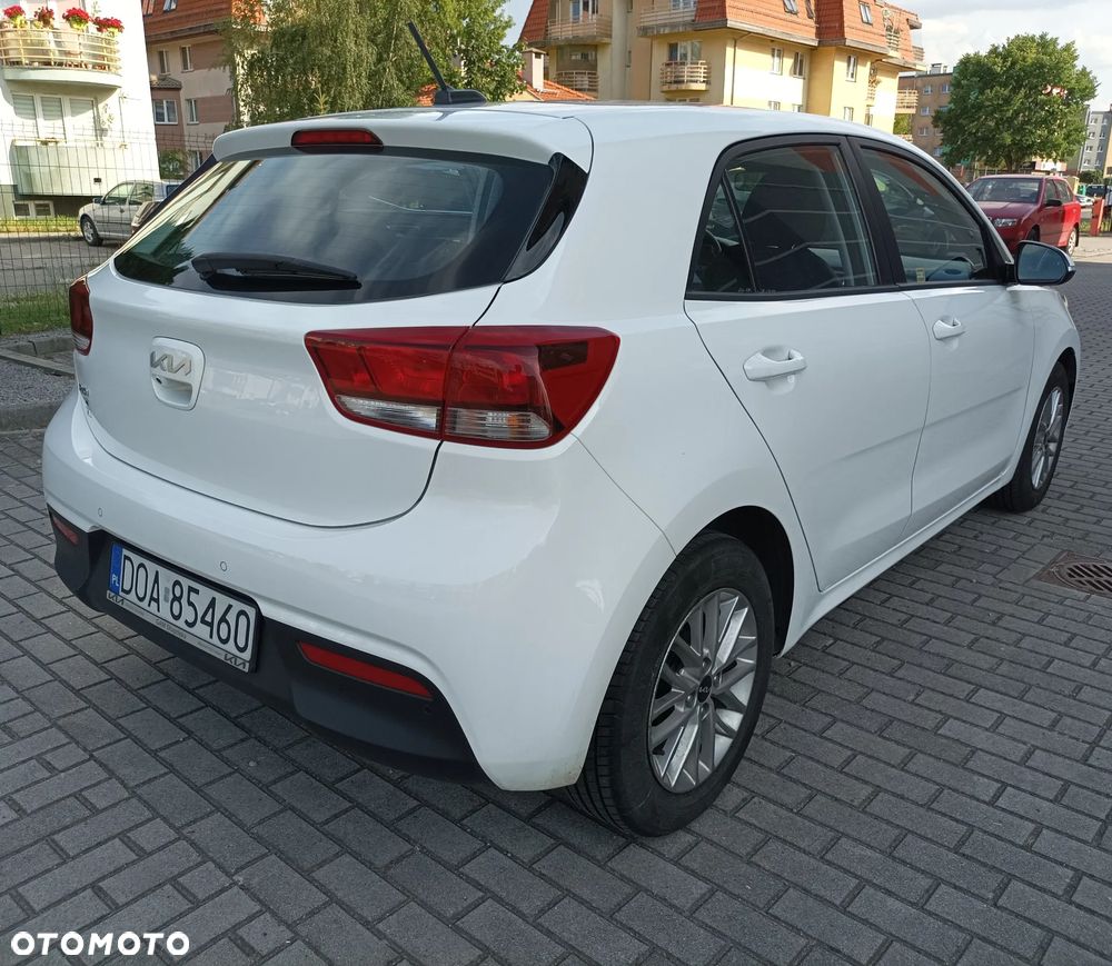 Kia Rio 1.2 L - 3
