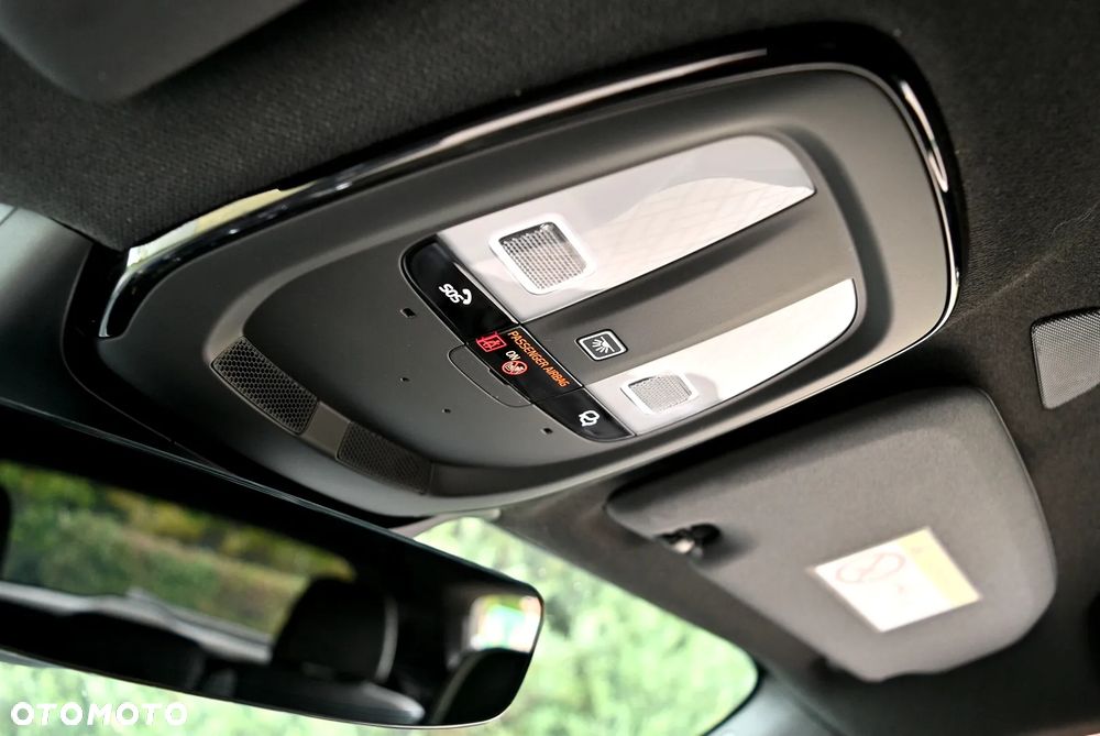 Volvo XC 40 B3 B DKG Ultra Black Edition - 35