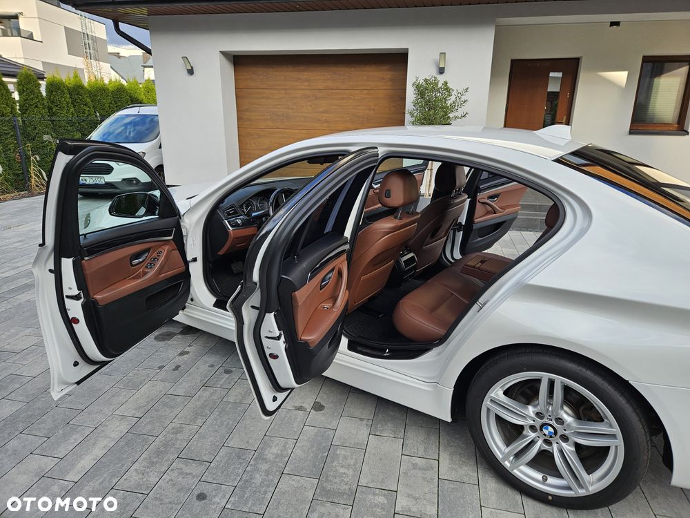 BMW Seria 5 520d xDrive - 15