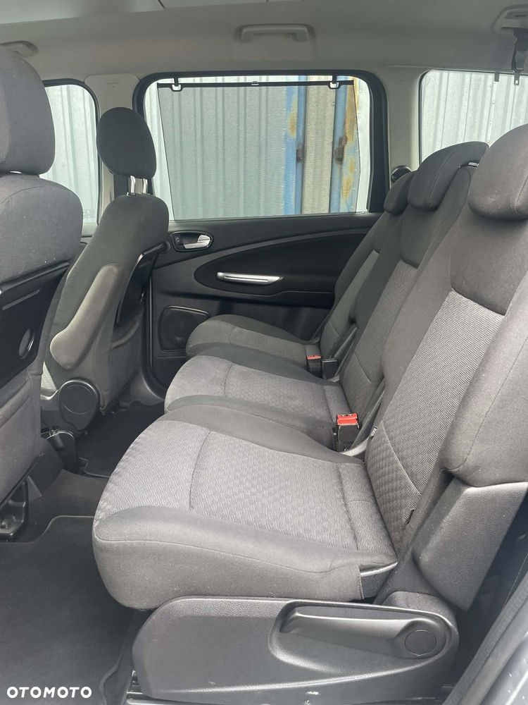Ford Galaxy 2.0 Ghia - 23