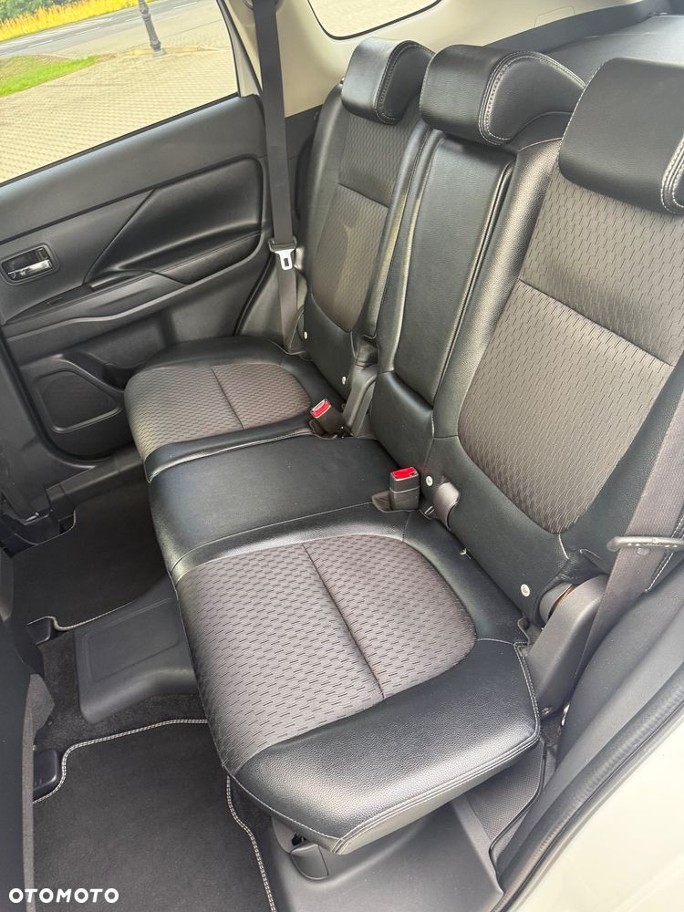 Mitsubishi Outlander 2.0 4WD Top - 15