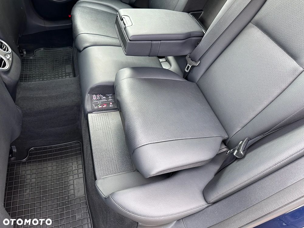 Mercedes-Benz Klasa E 200 d 9G-TRONIC - 28