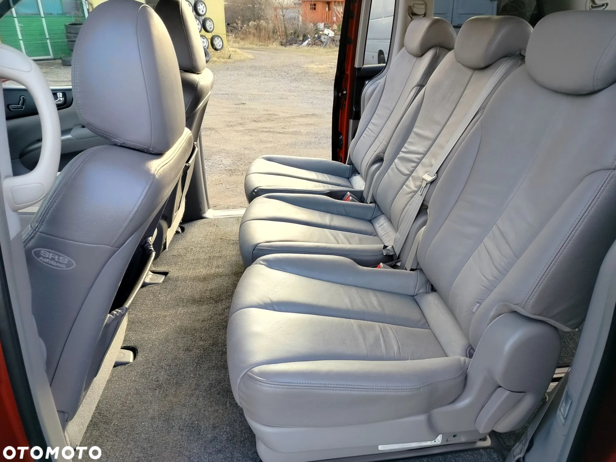 Kia Carnival - 27
