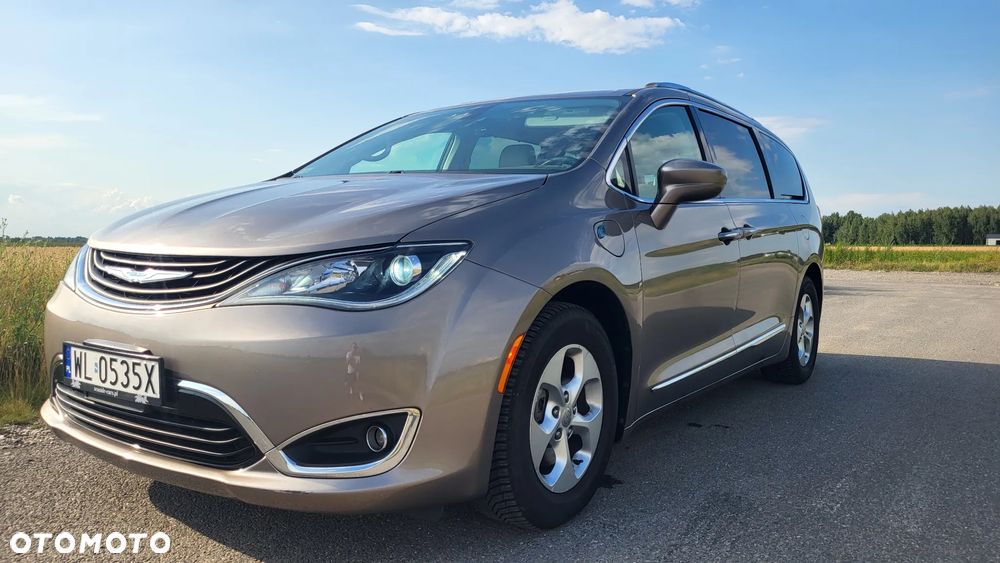 Chrysler Pacifica - 1