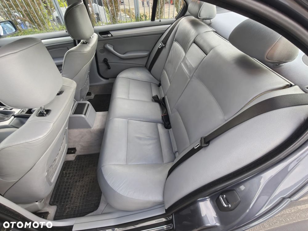 BMW Seria 3 325i - 23